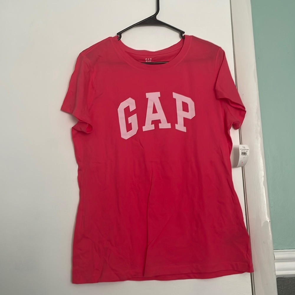 NEW WITH TAGS. Gap pink t shirt